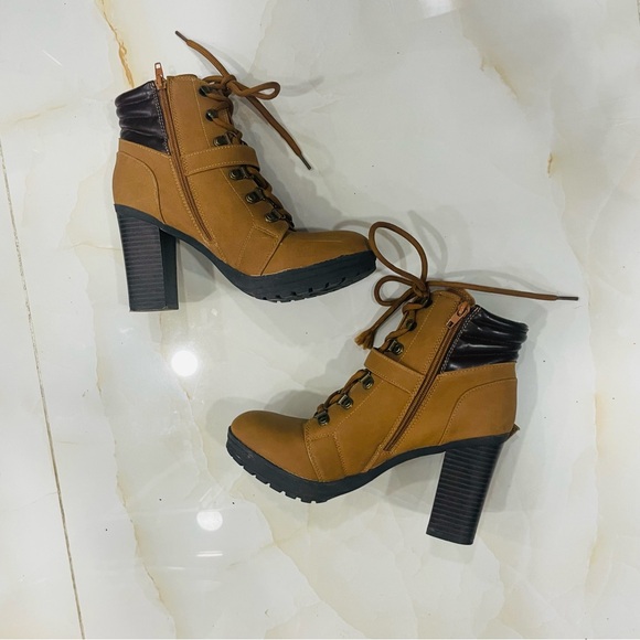 Andiamo Lace Up Tan Heeled Booties Womans Size 8 Baddie - Picture 1 of 15